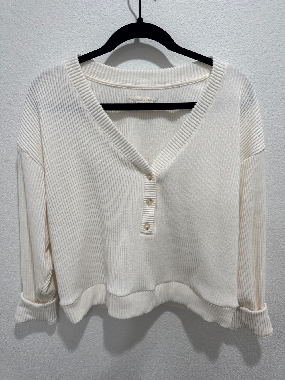Abercrombie & Fitch Ivory Ribbed V-Neck Henley Sweater